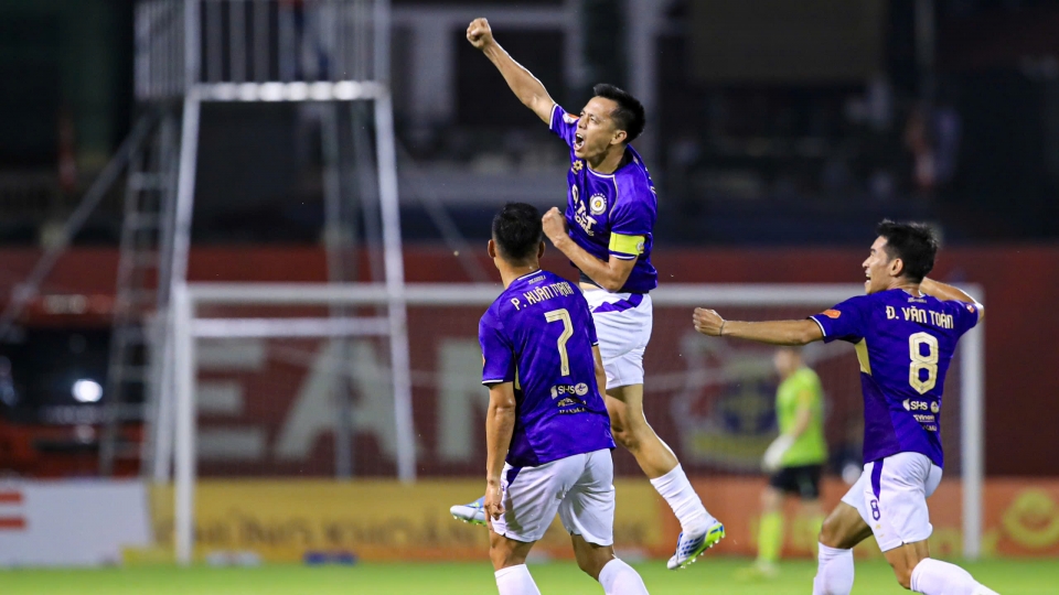 Văn Quyết ghi bàn, Hà Nội FC sáng cửa vào tốp ba V-League