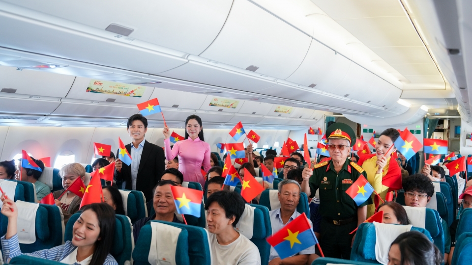 Vietnam Airlines kể câu chuyện hòa bình trên chuyến bay đặc biệt ngày 30/4