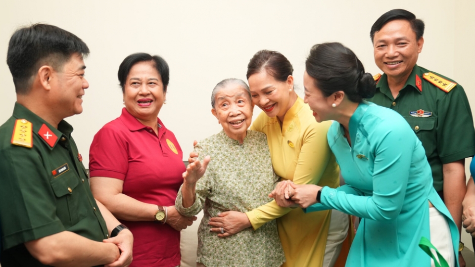 Vietnam Airlines phối hợp Bộ Quốc phòng tổ chức "Chuyến bay màu xanh"