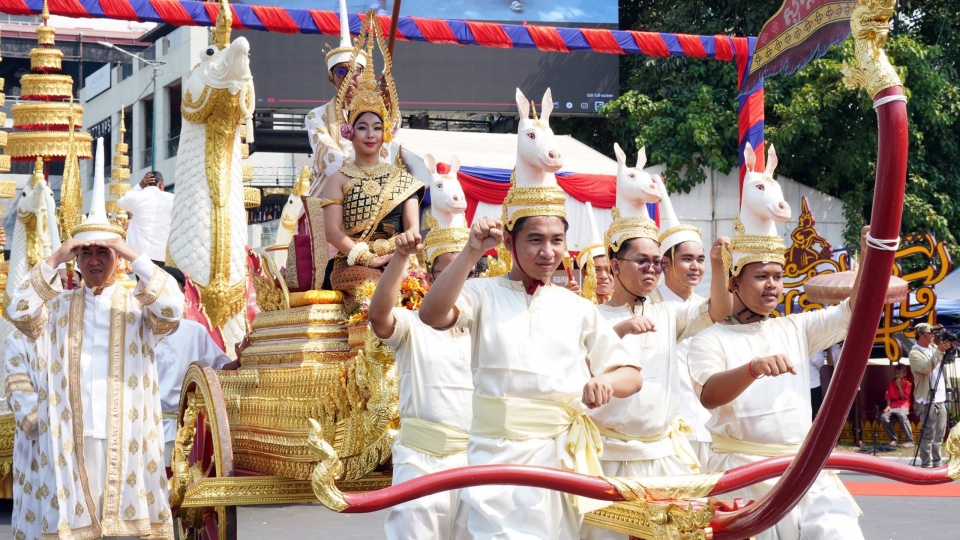 Phnom Penh rực rỡ sắc màu trong lễ hội Nokor Sangkranta