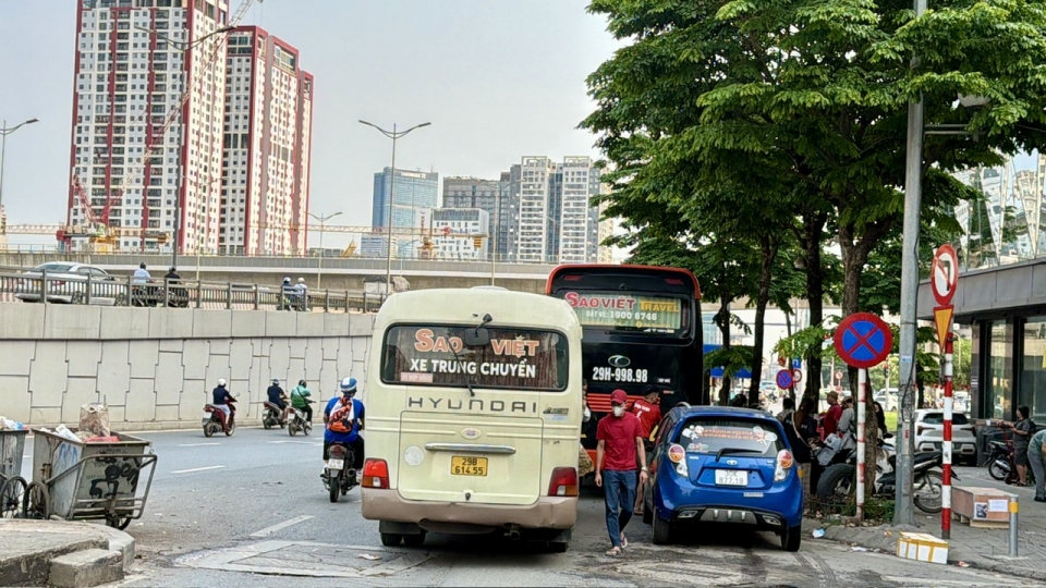 "Bến cóc" tái diễn trên đường Phạm Hùng, Nguyễn Xiển: Do xử phạt chưa đủ nghiêm?
