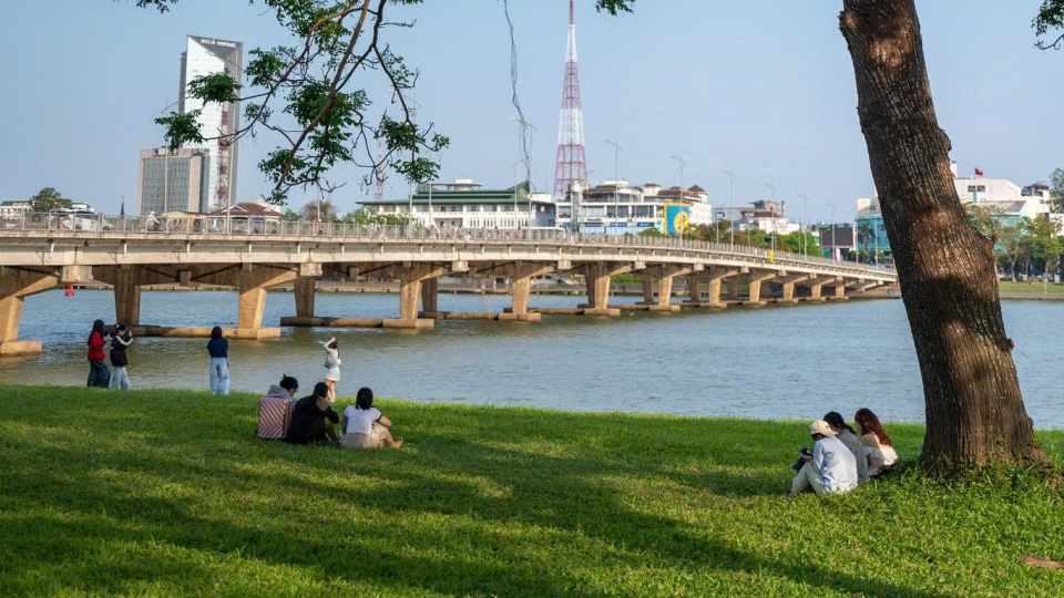 Khám phá Huế mùa đẹp nhất trong năm: Dịu mát, nên thơ và đầy cảm hứng