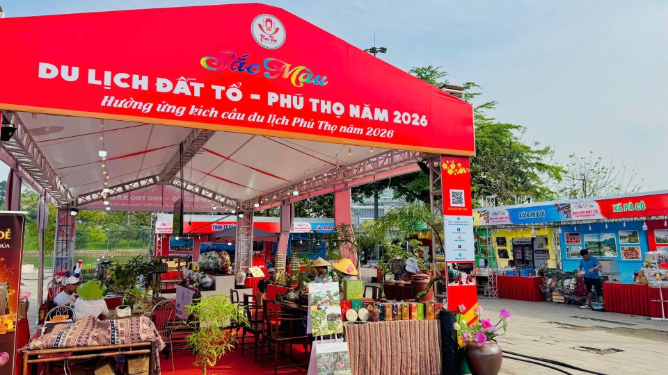 Tấp nập du khách trải nghiệm "Sắc màu Du lịch Đất Tổ" năm 2026