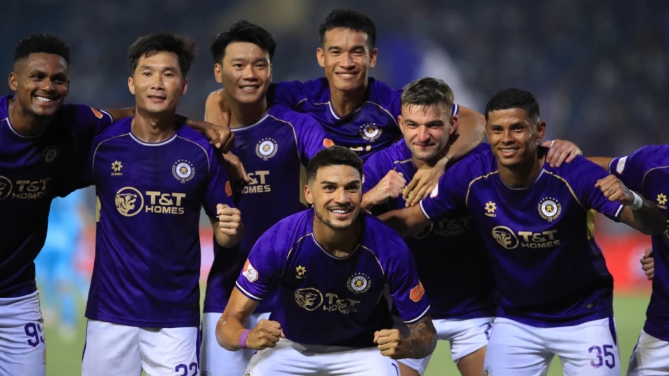 Hoàng Hên tỏa sáng, Hà Nội FC gieo sầu cho Nam Định