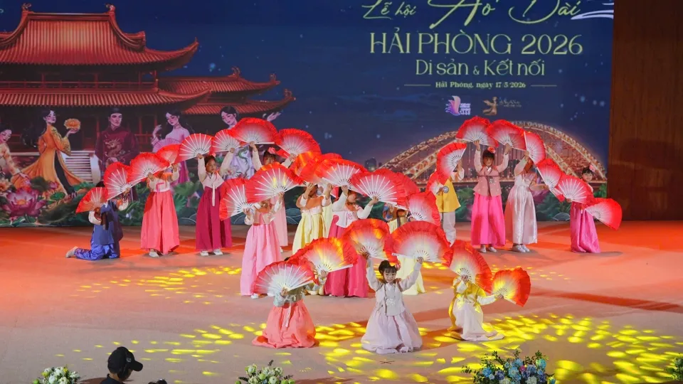 17-5_le_hoi_ao_dai_hai_phong_1.jpg