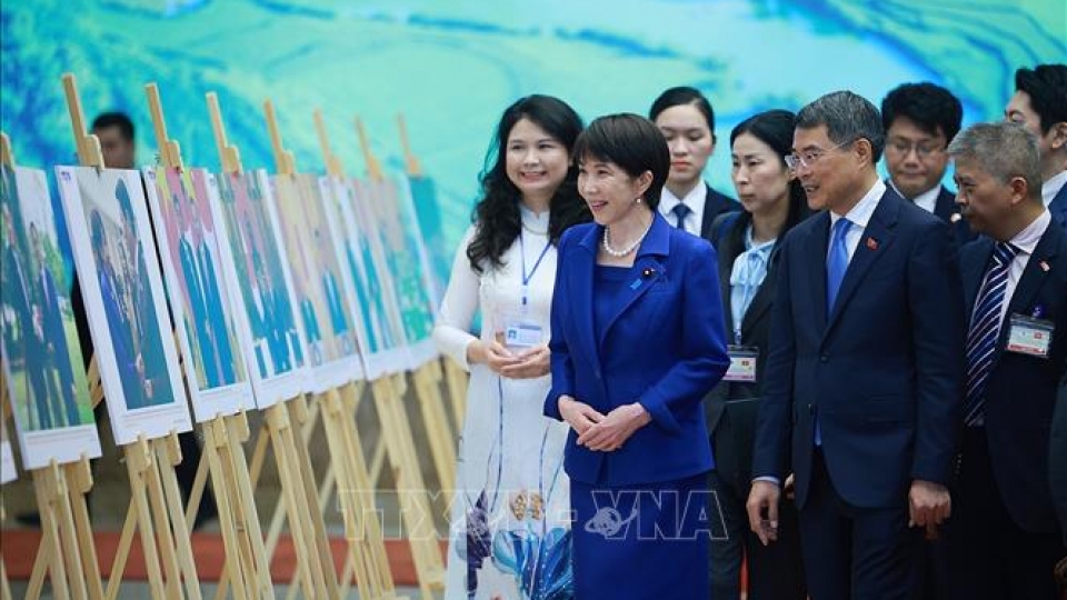 Thủ tướng Lê Minh Hưng và Thủ tướng Nhật Bản tham quan Trưng bày ảnh