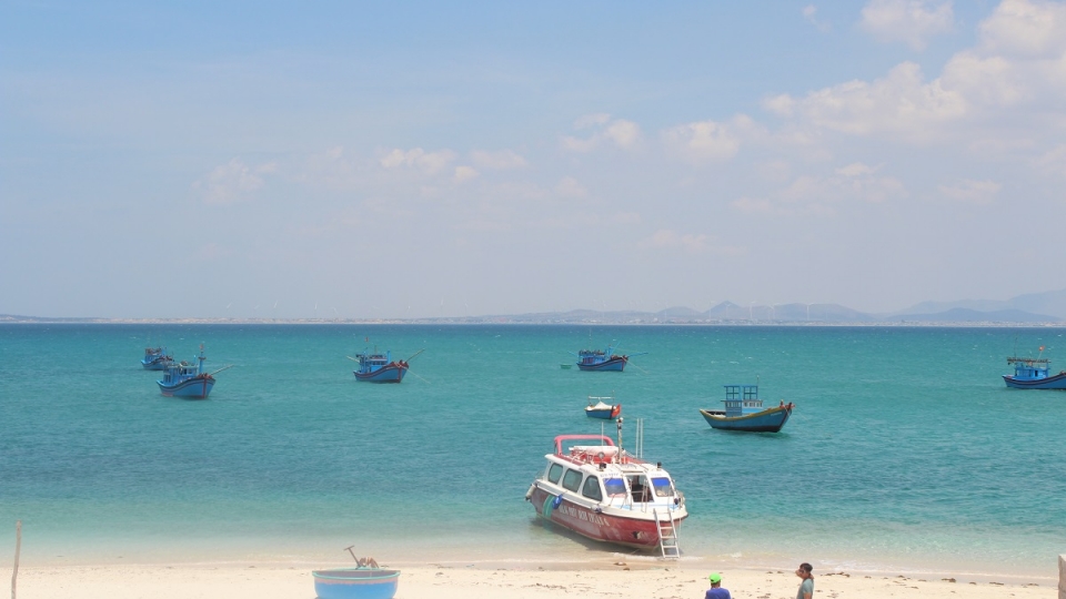 Nét hoang sơ huyền bí của “thiên đường xanh” Hòn Cau hút du khách mùa du lịch hè