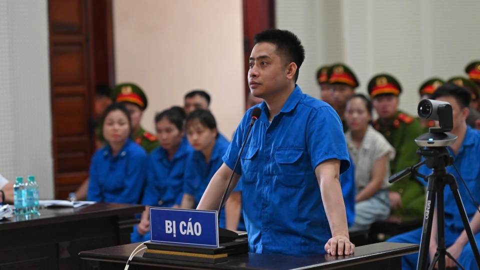 Bị cáo Bùi Đình Khánh trả lời trước toà.jpg