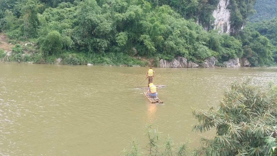 Các lực lượng chức năng vẫn đang nỗ lực tìm kiếm nạn nhân..jpg