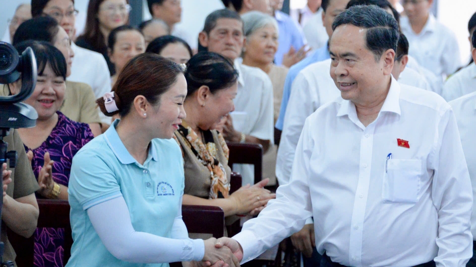 Chu tich quoc hoi tran thanh man tiep xuc cu tri TPHCM 1.jpg