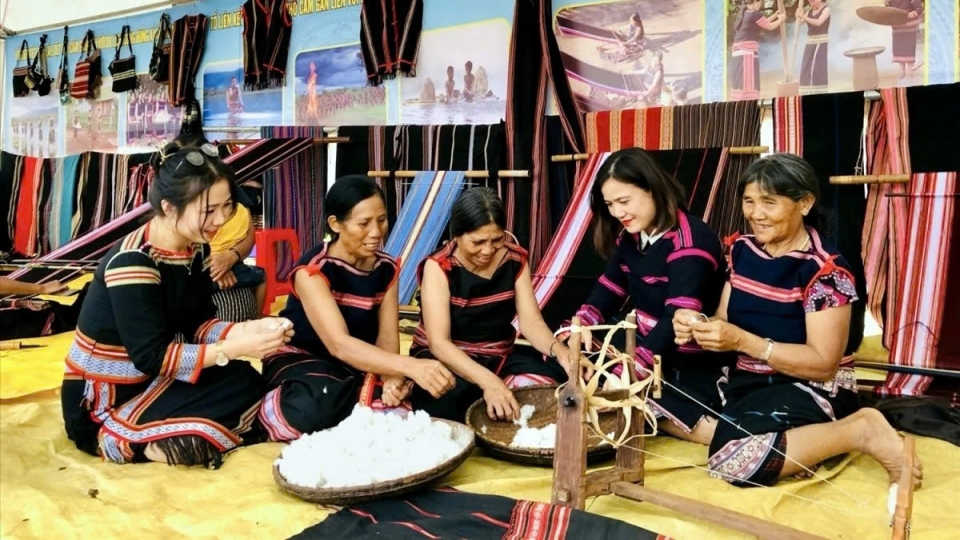 Gov’t targets equal development opportunities for ethnic minority areas.jpg