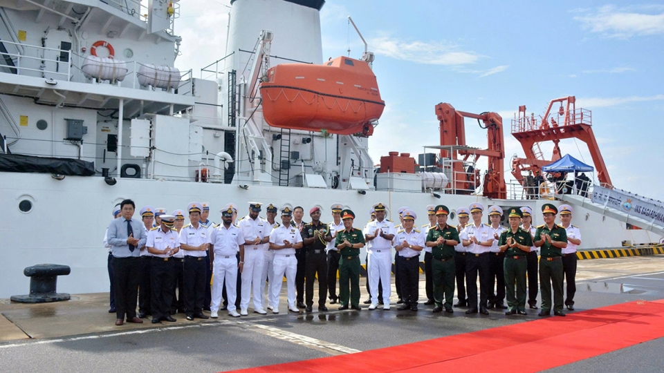 Indian Navy ship INS Sagardhwani begins four-day visit to Vietnam.jpg