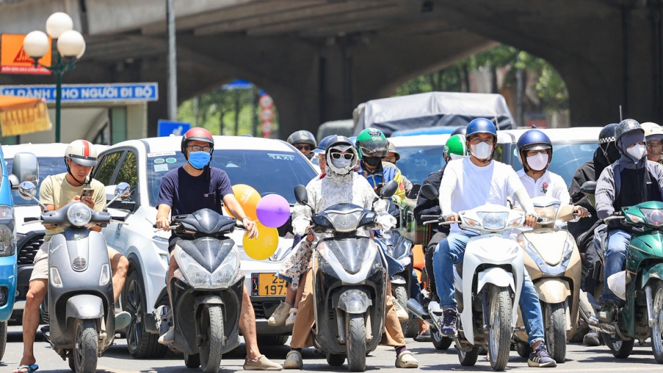 Northern, Central Vietnam endure peak heatwave as temperatures exceed 40°C.jpg