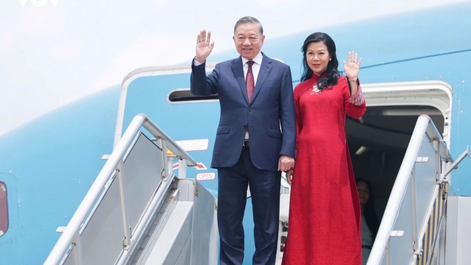 Party General Secretary and State President To Lam and his spouse_0.jpg