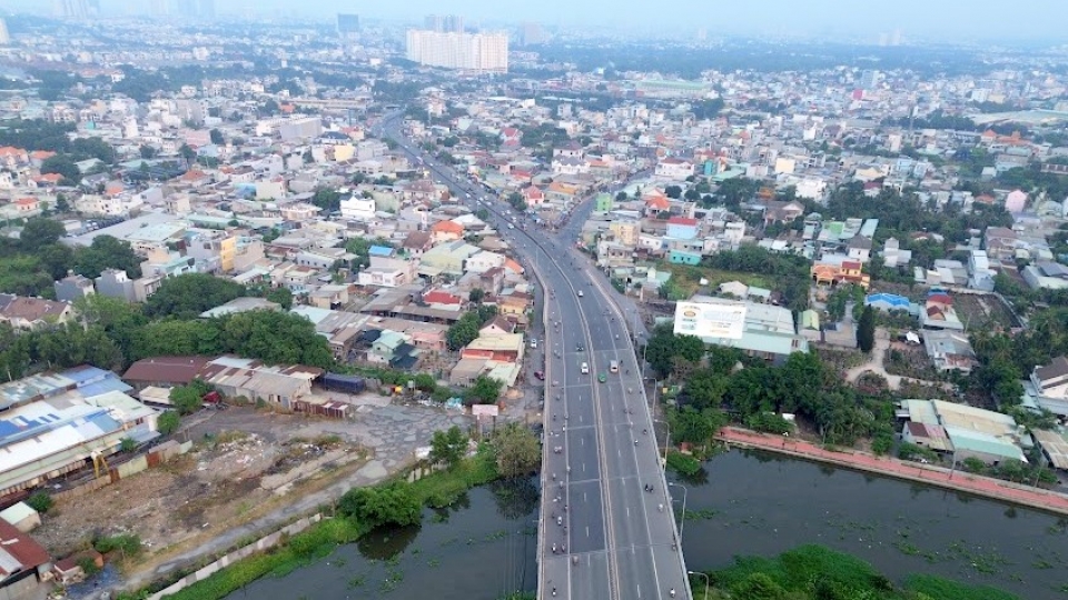 Quốc lộ 13 đoạn gần cầu Vĩnh Bình .jpg