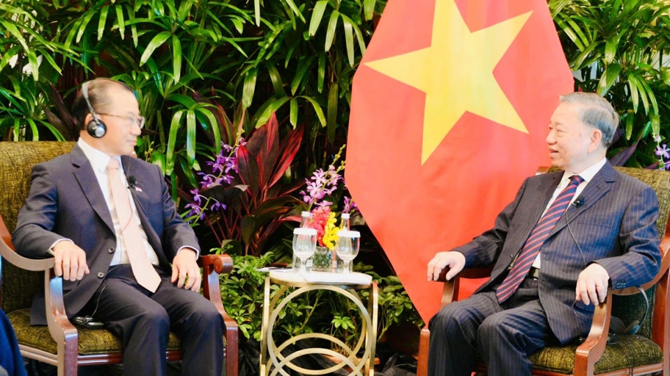 Singapore Parliament Speaker Seah Kian Peng and Party chief To Lam.jpg