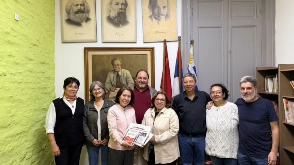Vietnamese Ambassador Ngo Minh Nguyet poses for a photo with representatives of the Communist Party of Uruguay.jpg