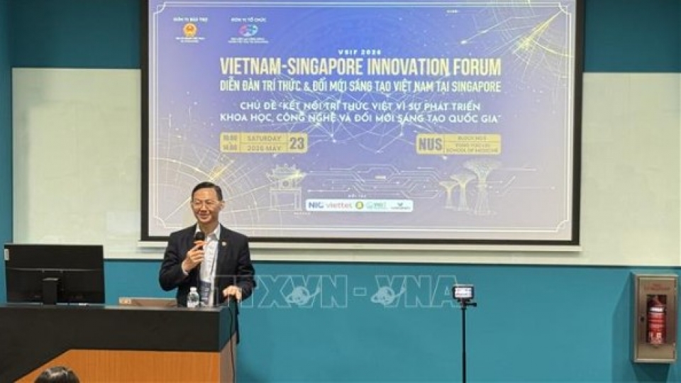 Vietnamese Ambassador to Singapore Tran Phuoc Anh speaks at the forum.jpg