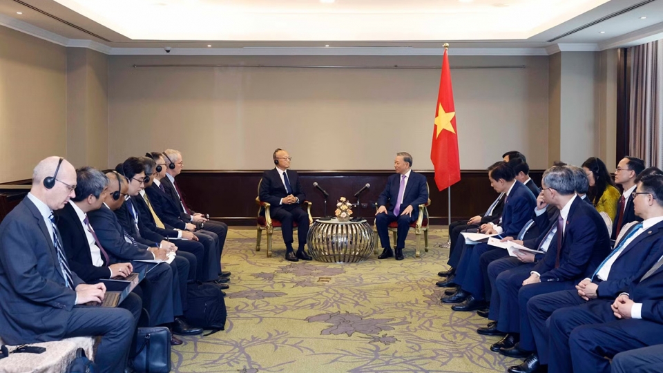 Vietnamese leader To Lam and Masato Kanda, ADB President 1.jpeg