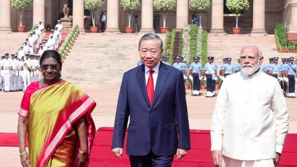 Welcome ceremony for top Vietnamese leader.jpg