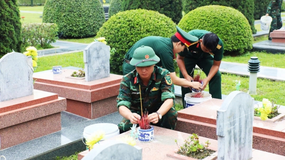 Visitors return to Dien Bien Phu battlefield to revisit a historic victory