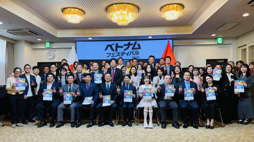 cac_dai_bieu_tham_gia_hop_bao_chup_anh_luu_niem._anh_vov_tokyo.jpg