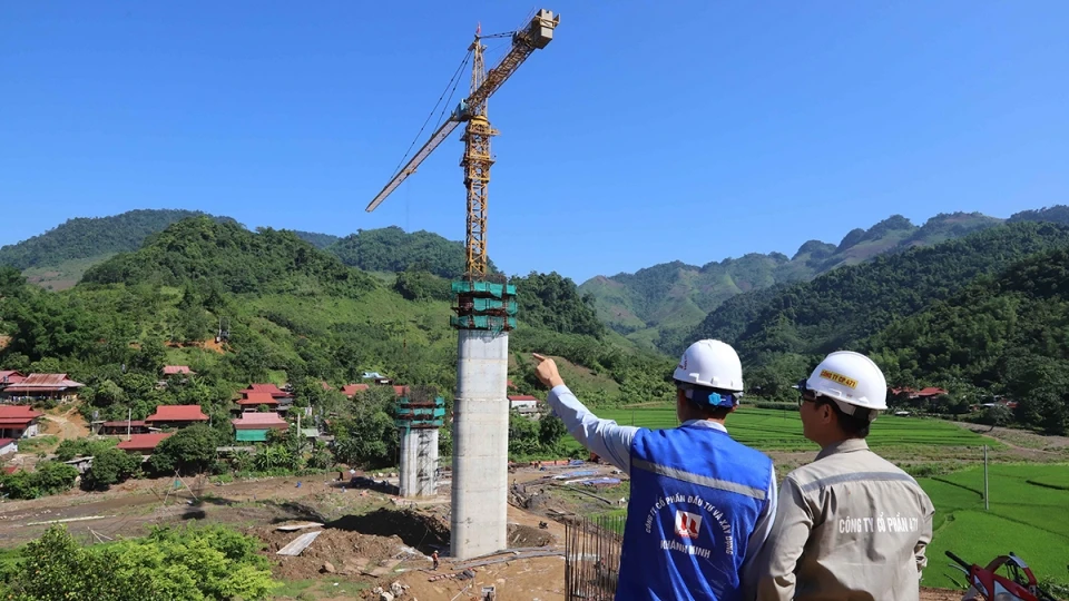 Cận cảnh cao tốc Hòa Bình - Mộc Châu đoạn qua xã Vân Hồ, Sơn La
