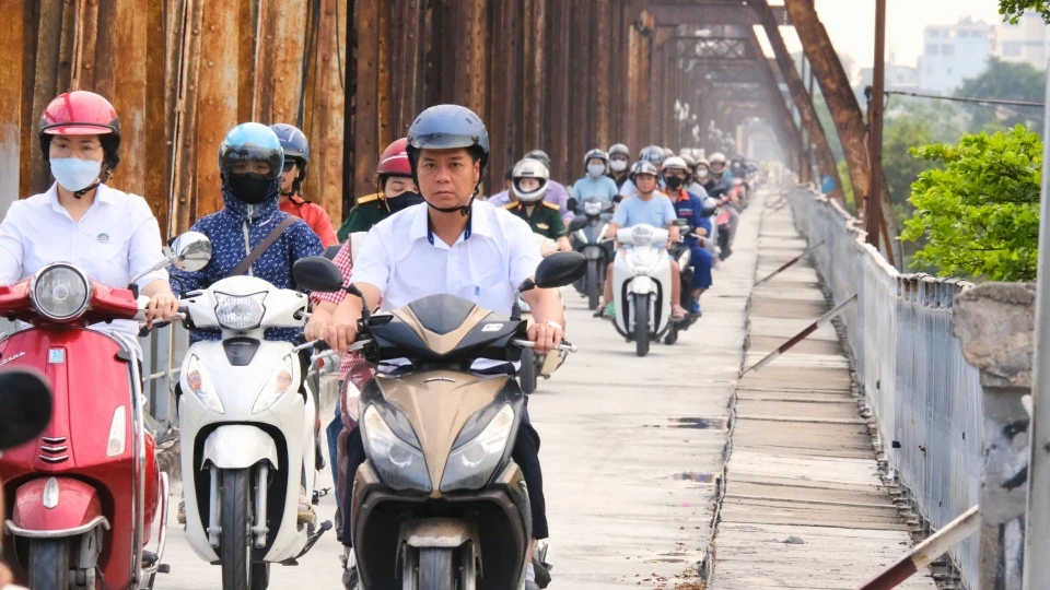 Chính thức thông xe cầu Long Biên sau 2 tháng sửa chữa