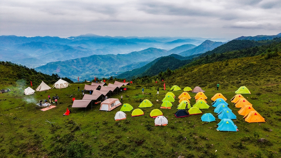 Du lịch Quảng Ninh: Chinh phục đỉnh Cao Xiêm hùng vĩ