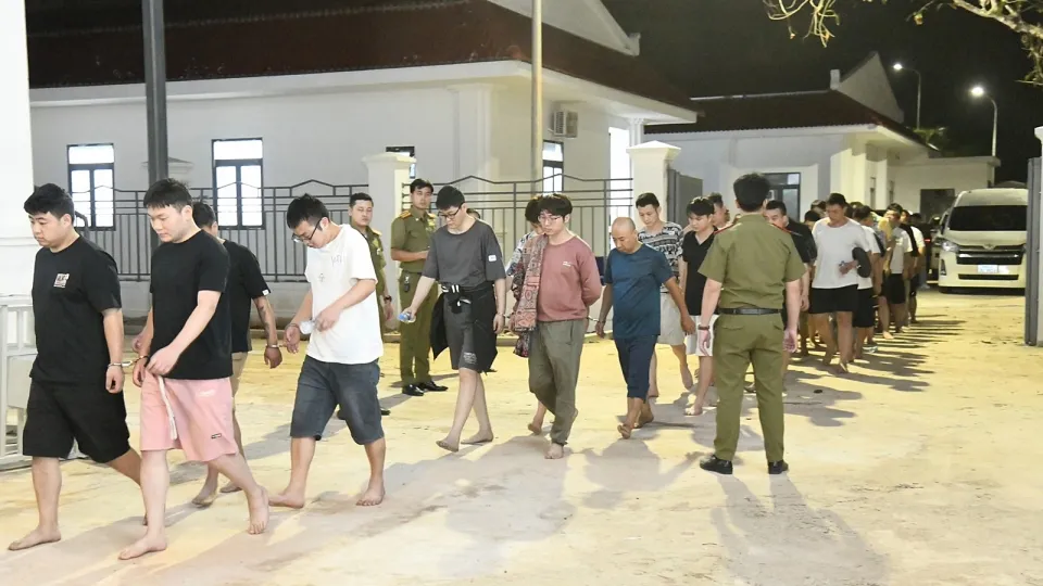 cong an Lao bat doi tuong lua dao truc tuyen, nghi pham Lao lua dao truc tuyen, lua dao vien thong, toi pham Lao -Bo Cong an Lao.jpg