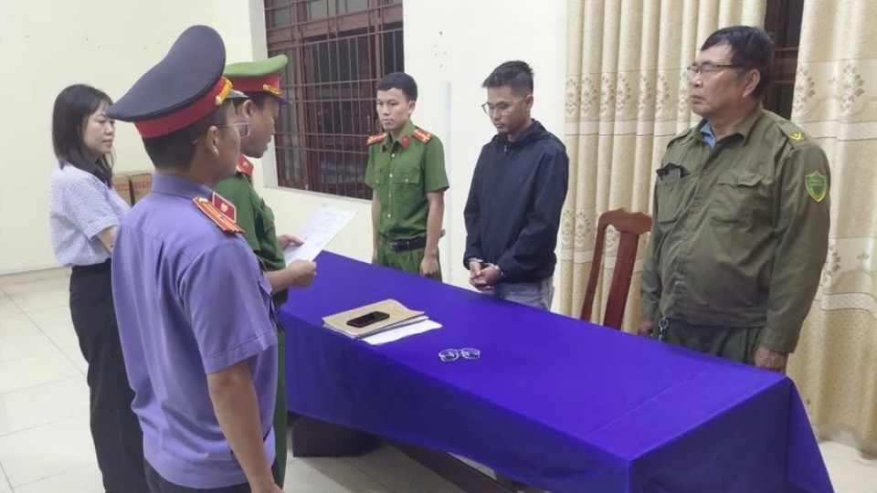 cong_an_doc_lenh_bat_tam_giam_tai_xe_vu_o_to_boc_chay_o_cay_xang_anh_ca_20260504111646.jpg
