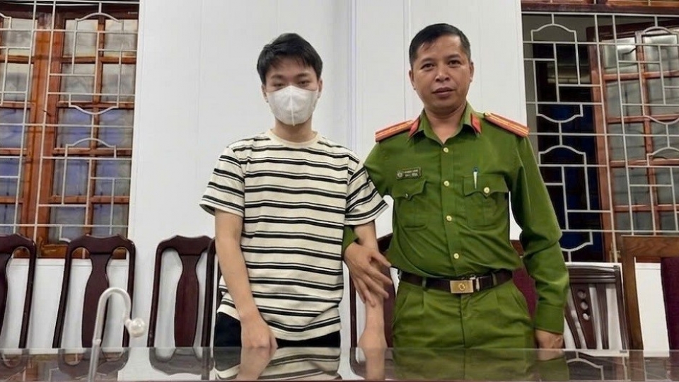 doi_tuong_nguyen_trung_con_tai_co_quan_cong_an_anh_cana.jpg