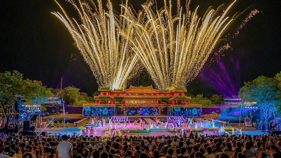 festival_hue_thu_hut_dong_dao_du_khach.jpg