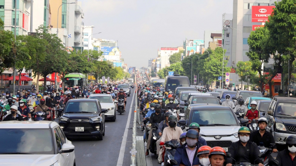 giao_thong_tren_duong_cong_hoa_ngay_14_5.jpg