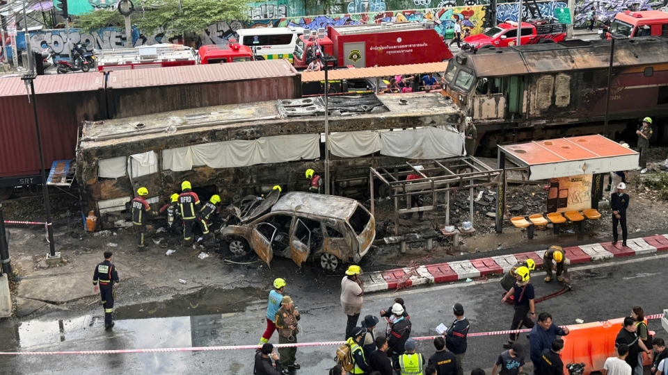 hien truong tai nan giao thong Thai Lan, tai nan tau hoa dam xe bus o Bangkok, tai nan Thai Lan 5-2026 -vov.jpg