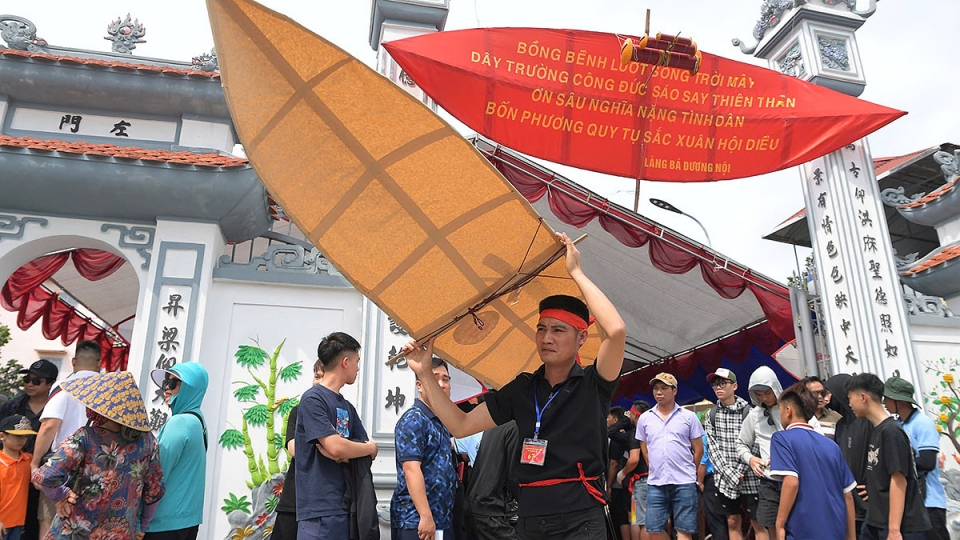 Cánh diều sáo lưu giữ hồn quê tại Hội thi thả diều làng Bá Dương Nội