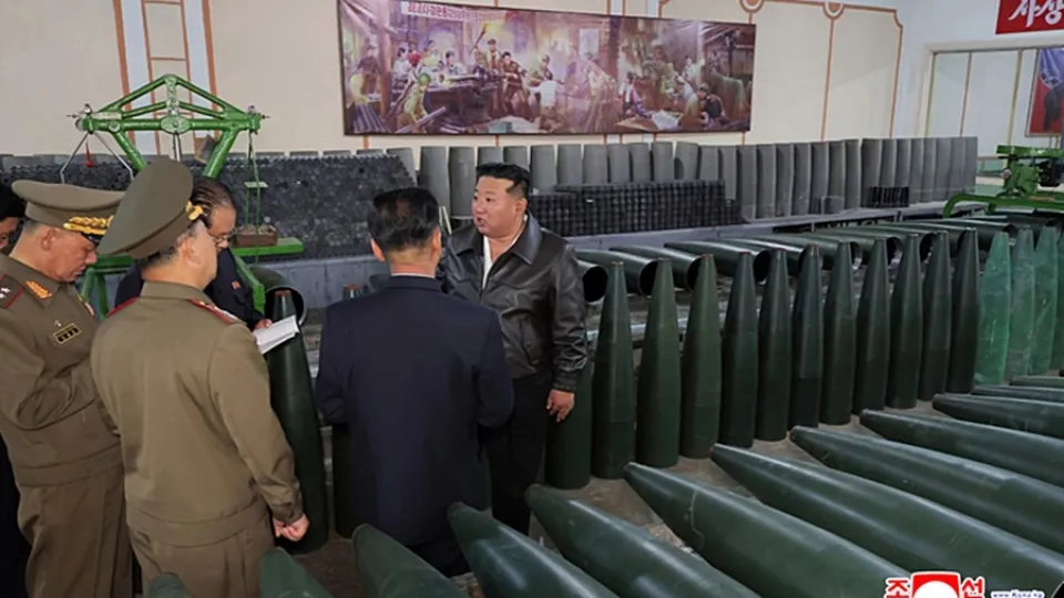 lanh dao Trieu Tien Kim Jong Un thi sat san xuat dan phao Trieu Tien, nha may vu khi Trieu Tien, nha may Trieu Tien, quoc phong Trieu Tien -kcna.jpg