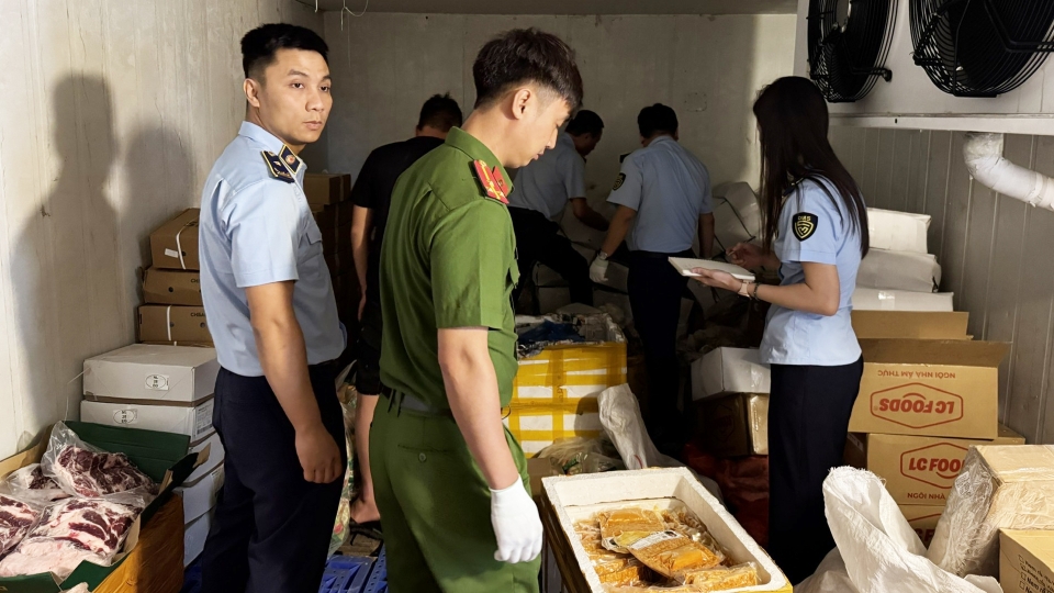 phat_hien_hon_2_tan_thuc_pham_ban_tai_thai_nguyen.jpg