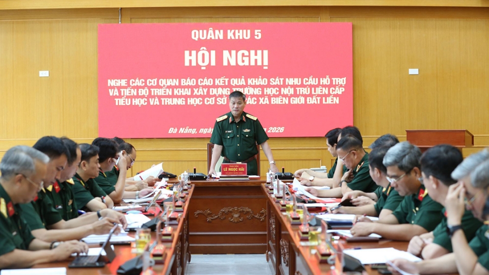 quang_canh_hoi_nghi.jpg