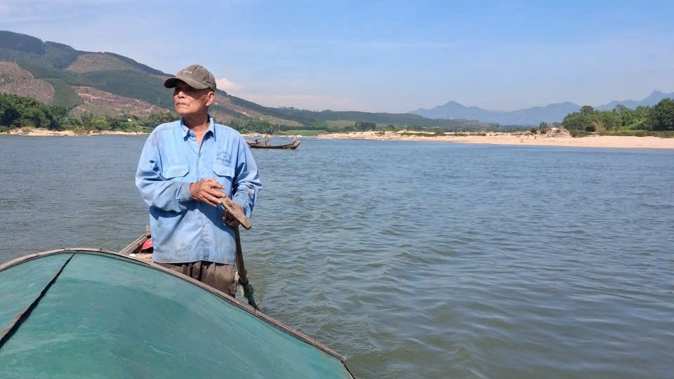 song_tra_khuc_doan_qua_xa_truong_giang._.jpg