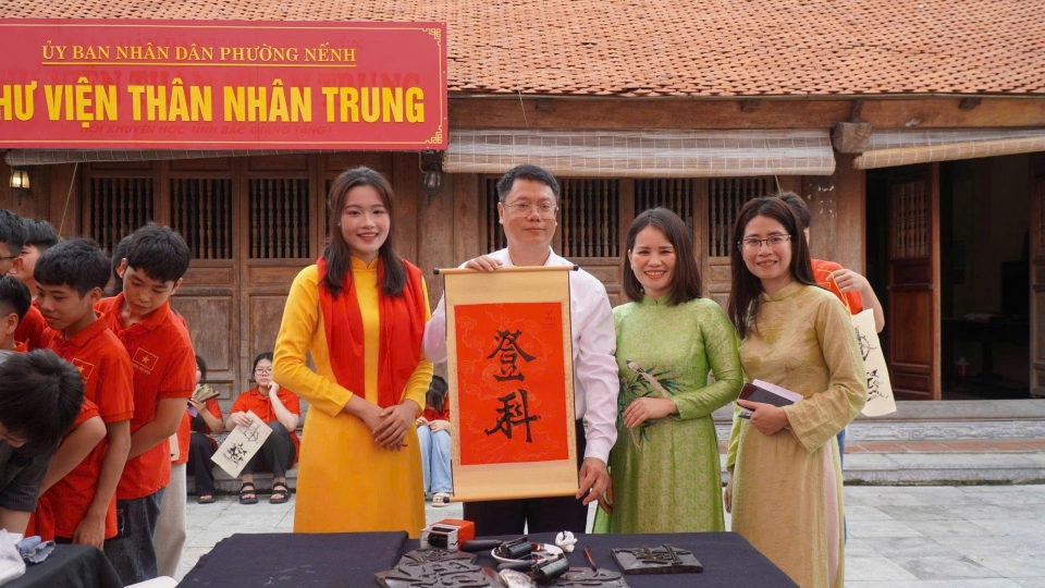 trien_lam_ve_quoc_tu_giam_va_danh_nhan_than_nhan_trung_tai_bac_ninh_4.jpg