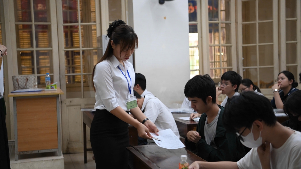 truong thpt chuyen khoa hoc tu nhien.jpg