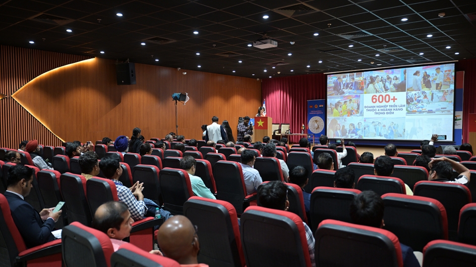 vietnam-india_digital_economy_and_cross-border_e-commerce_forum_in_india_on_may_18.jpg