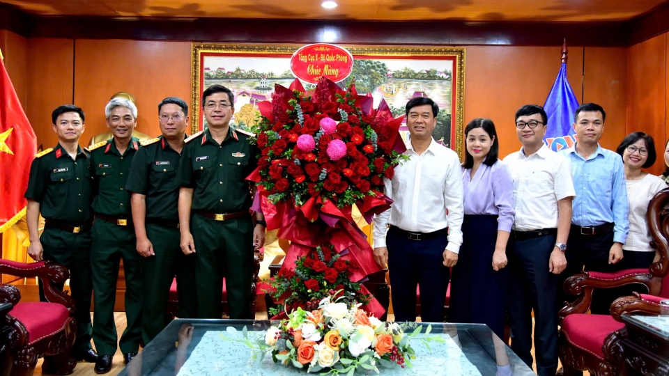 Cac doan chuc mung dai TNVN-Dinh Trung (1).jpg