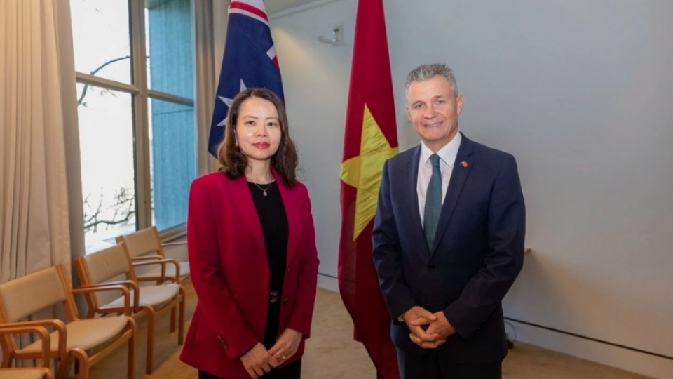 Deputy Foreign Minister Nguyen Minh Hang meets with Assistant Minister for Foreign Affairs and Trade Matt Thistlethwaite.jpg