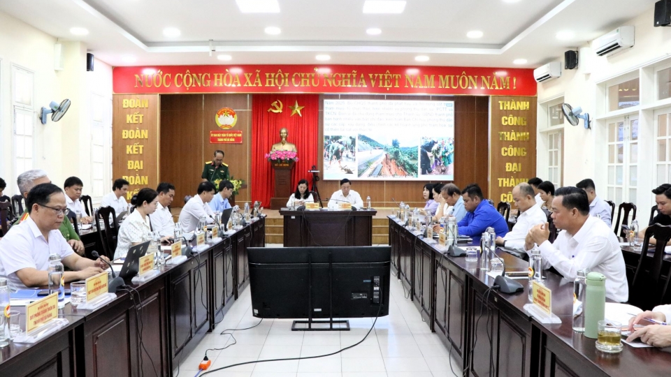 Hội thảo Chia sẻ kinh nghiệm một số mô hình phòng tránh, cứu hộ và cứu trợ thiên tai dựa vào cộng đồng.JPG