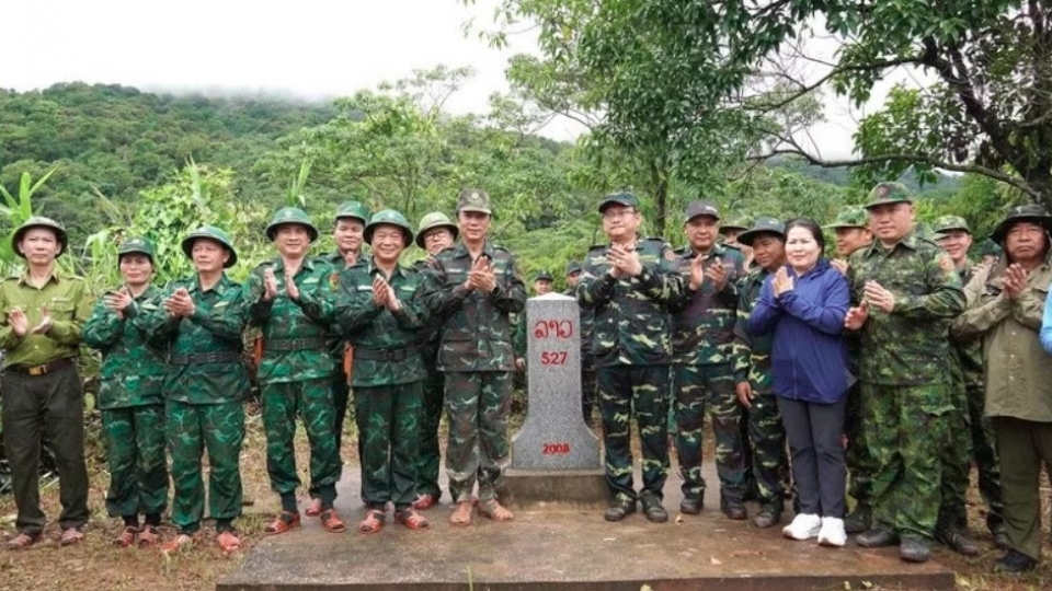 Laos Vietnam.jpg