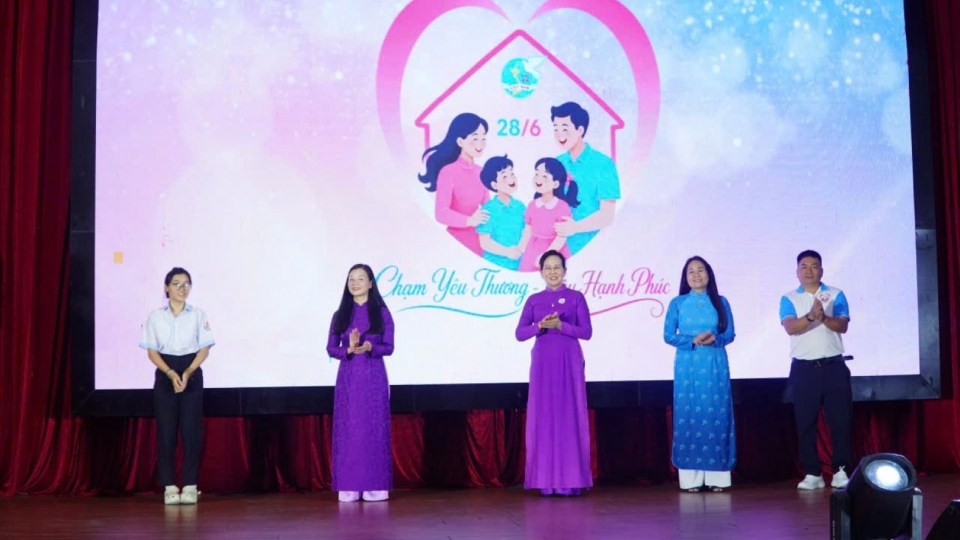 Ngày Gia đình Việt Nam 28-6 với chủ đề Chạm yêu thương - Xây hạnh phúc.jpg