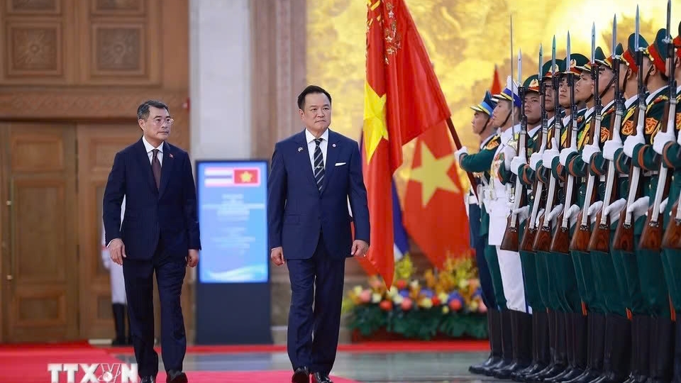 PM Hung welcomes Thai counterpart Anutin during Vietnam visit.jpg