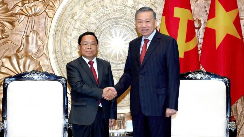 Party General Secretary and State President TO Lam and Lao Deputy Prime Minister and Minister of Justice Khamphan Phommathat 1.jpg
